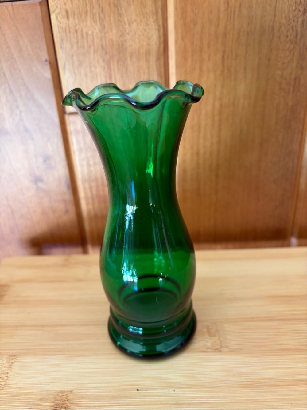 Source Unknown Emerald Ruffled Glass Vase. Flower Vase. @6”H. Mid-century Modern